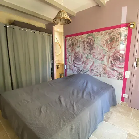 Holiday home Le Cypres De Casimir *