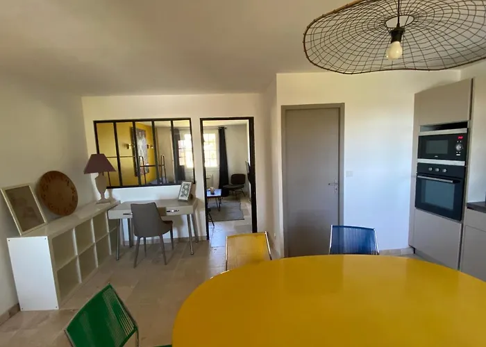 Le Cypres De Casimir Nyaraló Beaucaire